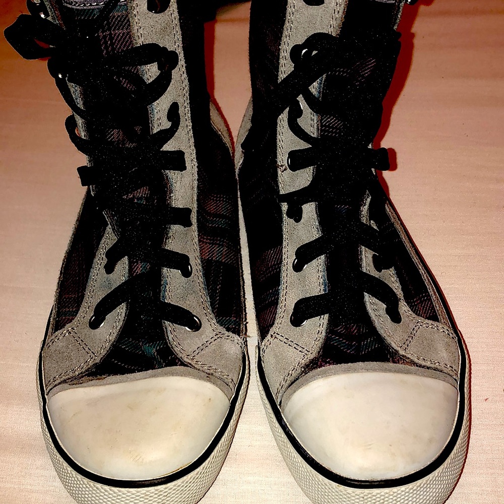 USED RED HIGHTOP SNEAKERS
